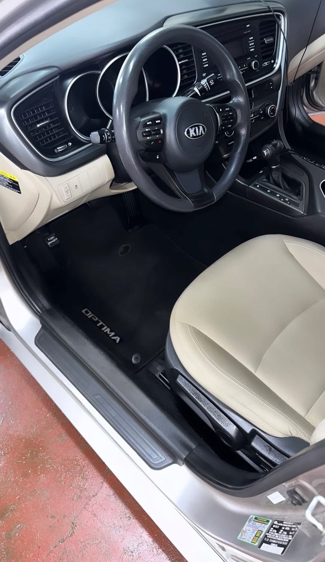 White version of the Black Diamond Detailing logo for use on dark backgrounds.